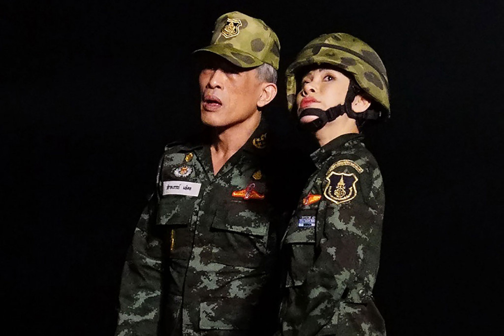 Raja Thailand Maha Vajiralongkorn saat bersama bersama selirnya Sineenat Bilaskalayani, yang juga dikenal sebagai Sineenat Wongvajirapakdi pada 26 Agustus 2019 lalu.