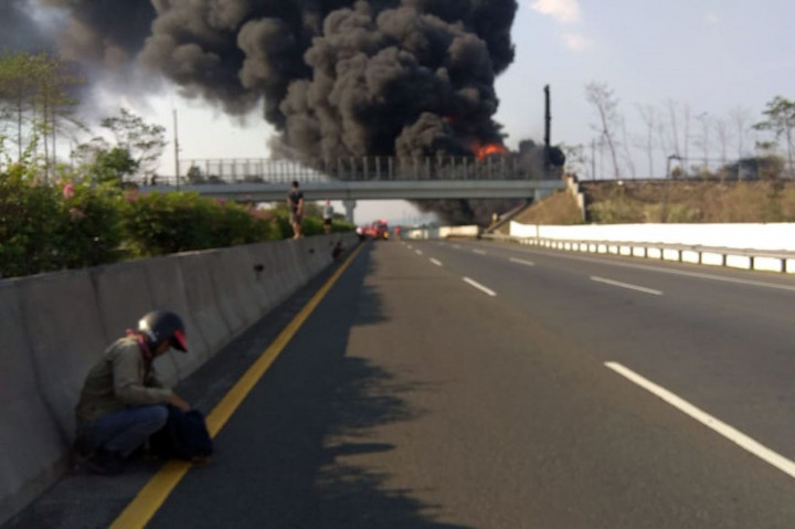 Lokasi kebakaran tersebut juga berdekatan dengan proyek kereta cepat Jakarta-Bandung. Kepala Humas PT Kereta Api Cepat Indonesia - China ( KCIC ) Denny Yusdiana menyatakan bahwa pihak KCIC belum mengetahui penyebab pasti kebakaran tersebut.