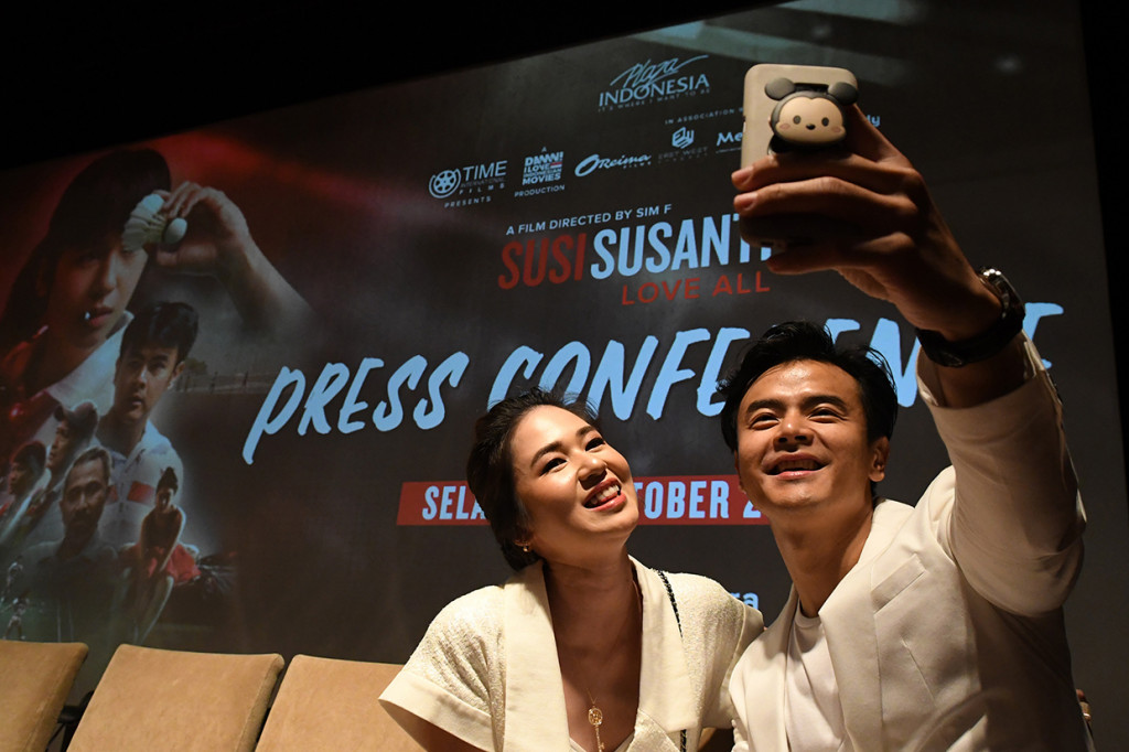 Setelah sempat tarik ulur tanggal penayangan, semula Februari, kemudian berpindah ke Agustus, film Susi Susanti: Love All siap tayang di bioskop 24 Oktober 2019.