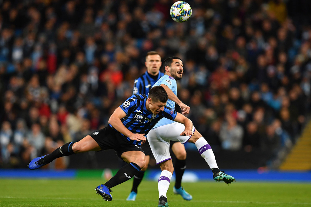 Kedua kesebelasan bermain terbuka sejak awal laga. Para pemain Manchester City dan Atalanta saling berbalas serangan, namun belum membuahkan hasil.