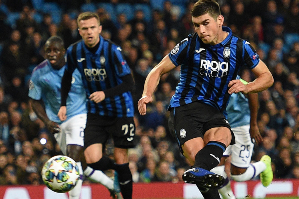 Tim tamu justru berhasil mencetak gol terlebih dahulu lewat eksekusi penalti Ruslan Malinovskiy pada menit ke-26 setelah Fernandinho dijatuhkan di dalam kotak terlarang.