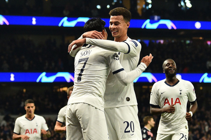 Semenit menjelang jeda Son kembali mencatatkan namanya di papan skor untuk mengubah kedudukan menjadi 3-0. 