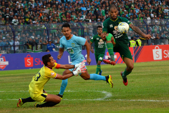 Persela berhasil mengalahkan Persebaya Surabaya dengan skor 1-0. 