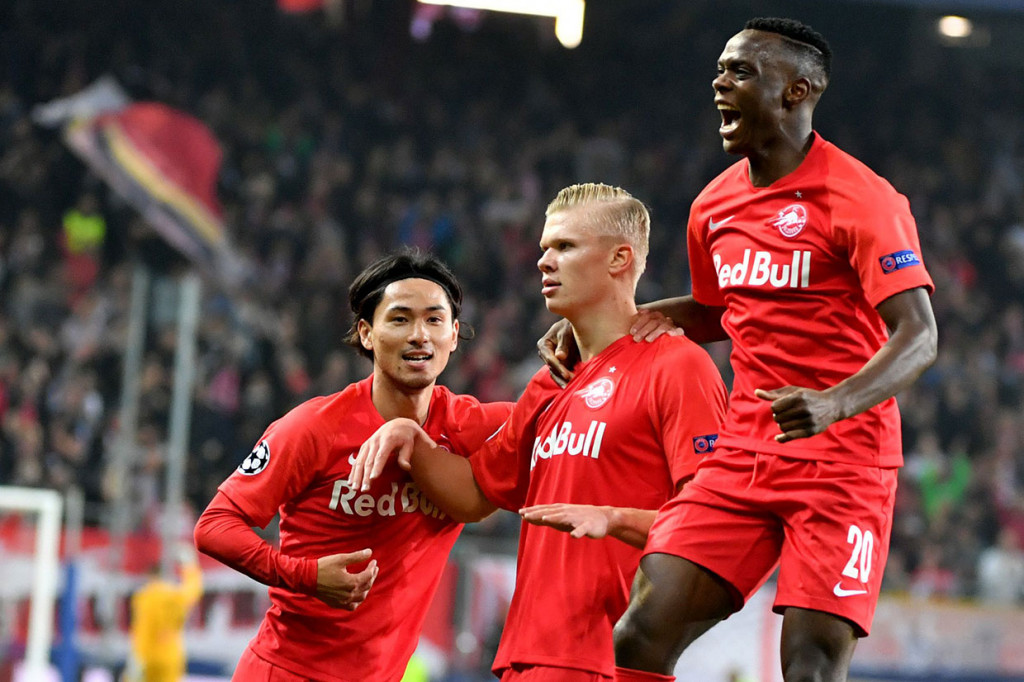 Tuan rumah berhasil menjebol gawang Napoli pada menit ke-8 lewat Erling Braut Haaland. Namun gol tersebut dianulir wasit setelah  striker belia asal Norwegia tersebut telah terperangkap offside.