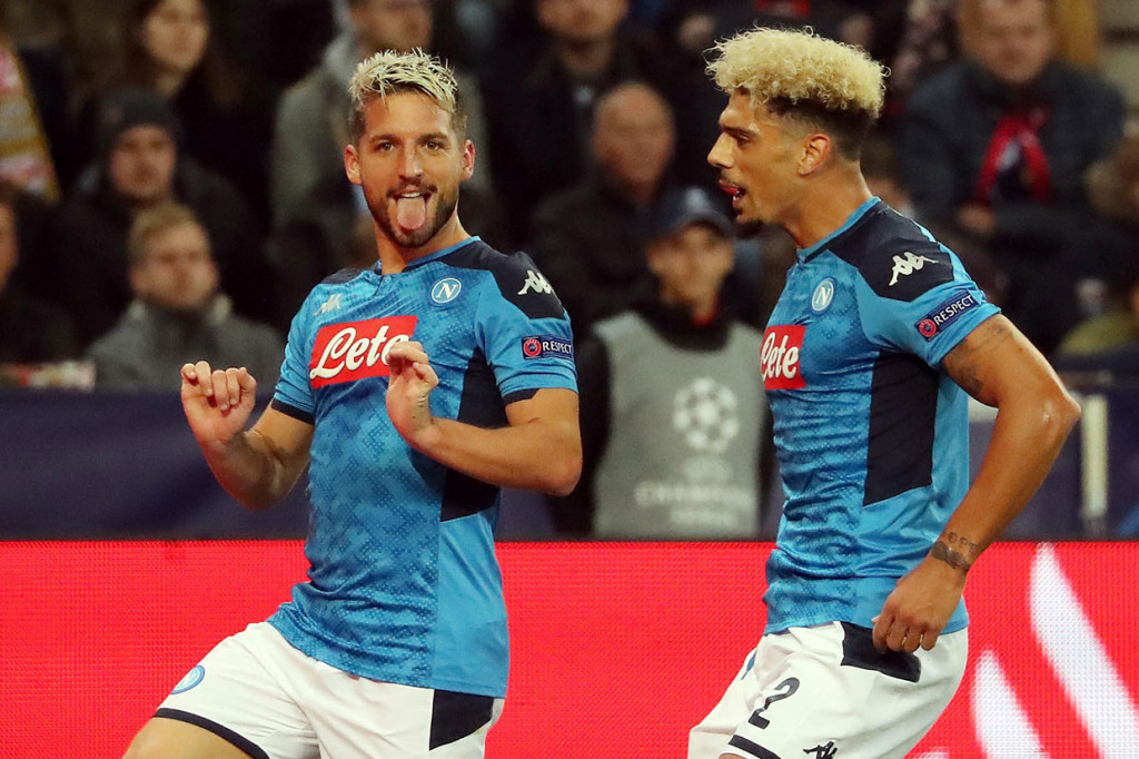 Striker Napoli asal Belgia Dries Mertens melakukan selebrasi.