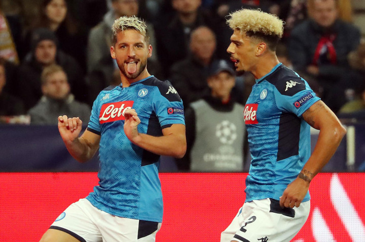Striker Napoli asal Belgia Dries Mertens melakukan selebrasi.