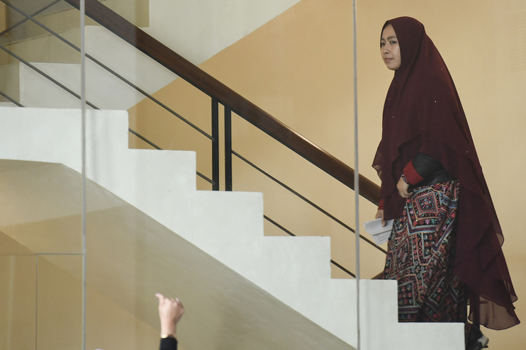 Imam Nahrawi ditetapkan KPK sebagai tersangka kasus dugaan suap terkait hibah KONI. Dia diduga menerima total suap Rp 26,5 miliar.