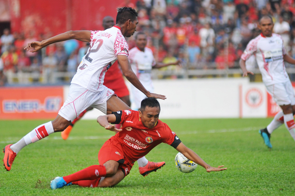 Semen Padang FC dikalahkan tamunya Persipura Jayapura dengan skor 1-2. 