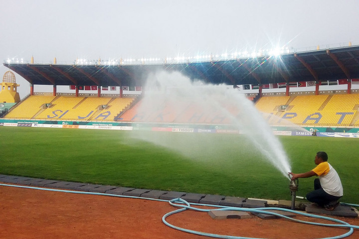 Si Jalak Harupat adalah suatu stadion olahraga yang berlokasi di desa Kopo dan Cibodas, Kecamatan Kutawaringin, Kabupaten Bandung, Jabar. Nama Si Jalak Harupat diambil dari julukan salah seorang pahlawan nasional dari Bojongsoang, Bandung yaitu Otto Iskandardinata. Kapasitas stadion 27 ribu penonton. MI/Dero Iqbal Mahendra