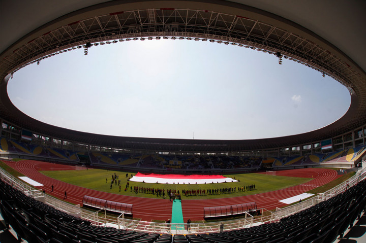 Stadion Manahan Solo telah selesai direnovasi dengan anggaran Rp301 miliar. Stadion tersebut memiliki kapasitas 20 ribu  penonton dengan rumput lapangan jenis Zoysia Japonica dan cahaya lampu hingga 1.500 lux. Antara Foto/Maulana Surya