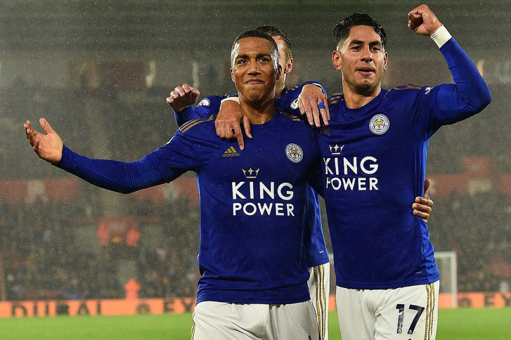 Tembakan cepat dari Youri Tielemans dan Perez membuat Leicester unggul tiga gol dengan waktu kurang dari 20 menit di tengah hujan lebat di Stadion City at St Mary's.