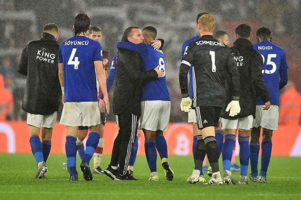 Kemenangan tersebut membuat Leicester untuk sementara menggeser Manchster City di peringkat kedua klasemen sementara dengan 20 poin. The Foxes unggul satu poin atas City yang baru akan bertanding melawan Aston Villa Sabtu malam WIB.