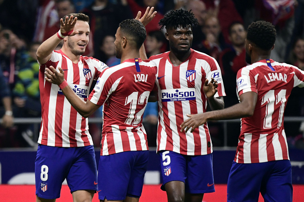 Jumlah poin mereka sama dengan Barcelona di puncak klasemen. Namun Los Cholconero harus duduk di urutan kedua karena kalah selisih gol.
