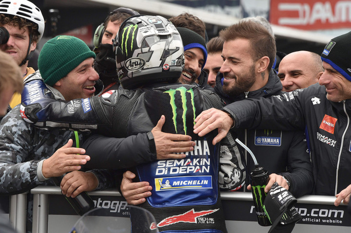 Maverick Vinales meraih pole position dengan mencatatkan waktu putaran tercepat 1 menit 28,492 detik.