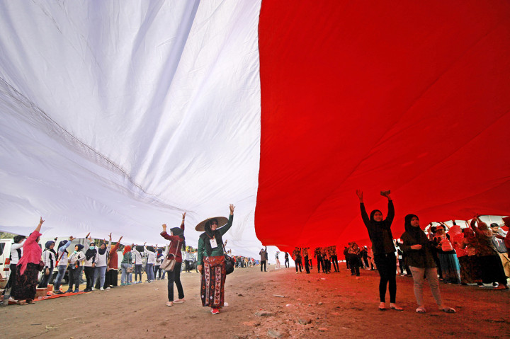 Peringatan Hari Sumpah Pemuda ke-91 di daerah tersebut dimeriahkan dengan pembacaan Ikrar Sumpah Pemuda di atas perahu, pembentangan bendera Merah Putih sepanjang 500 meter serta pentas kesenian dan berbagai perlombaan. 

