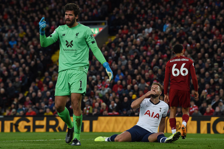 Liverpool tertinggal duluan di menit pertama usai Harry Kane membobol gawang Alisson Becker. AFP Photo/Paul Ellis

