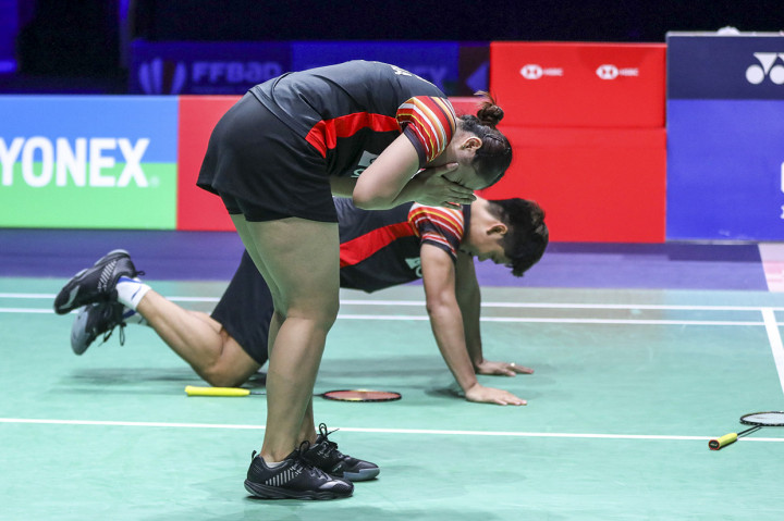 Dalam waktu 63 menit, Praveen/Melati mengalahkan duet Tiongkok dengan skor 22-24, 21-16, 21-12.