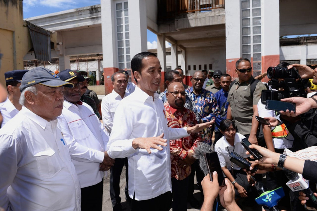 Dalam kesempatan tersebut, Kepala Negara mengimbau agar seluruh masyarakat belajar dari pengalaman dan menjadikannya pelajaran yang baik. Masyarakat juga harus memegang komitmen untuk bersatu membangun Tanah Papua.