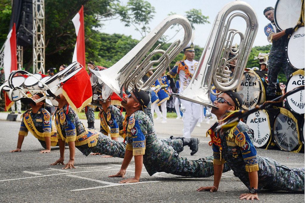 Peringatan Hari Sumpah Pemuda di Aceh yang melibatkan ribuan pelajar, santri, TNI dan Polri dan Ormas Pemuda itu dimeriahkan dengan atraksi drama kolosal pahlawan Cut Nyak Dhien, drum band, Tablig Akbar dan Deklarasi Damai. Antara Foto/Ampelsa