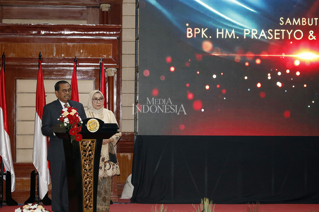 Jaksa Agung periode 2014-2019 HM Prasetyo menyampaikan sambutan saat acara lepas sambut Jaksa Agung RI di Badiklat Kejaksaan RI, Jakarta.
