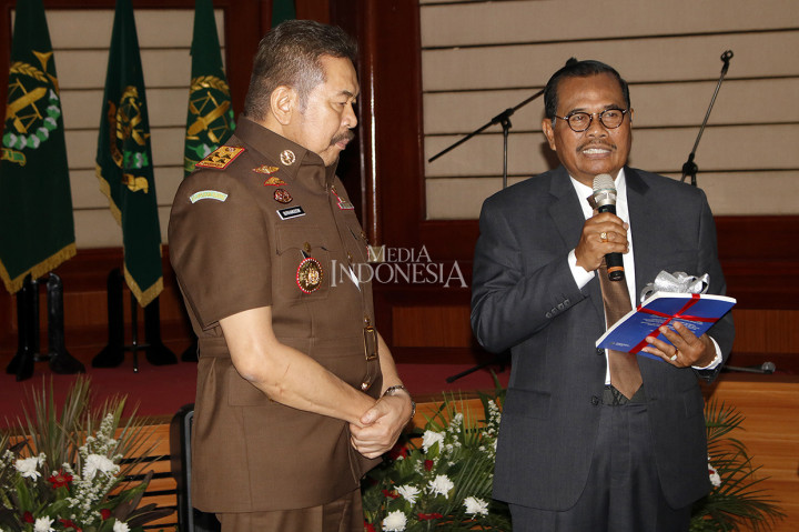 Prasetyo pun mengucapkan selamat kepada Burhanuddin sebagai Jaksa Agung yang ditunjuk Presiden Joko Widodo. Ia menyakini bahwa Burhanuddin dapat memimpin kejaksaan menjadi institusi yang lebih baik lagi.