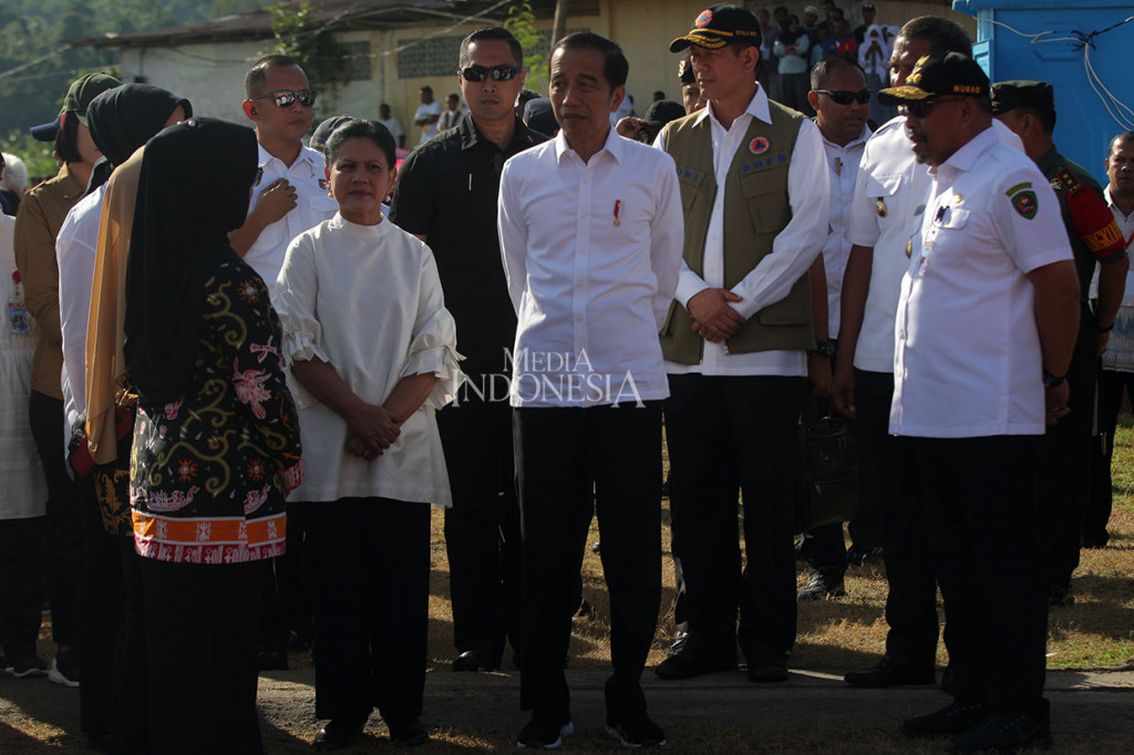 Jokowi pada kesempatan tersebut menjanjikan bantuan dana bagi korban gempa dengan magnitudo 6,5 di Ambon dan sekitarnya pada 26 September 2019 akan dicairkan enam bulan pasca-bencana. 