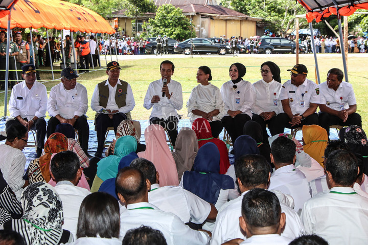 Presiden juga meminta pembangunan kembali rumah warga yang rusak akibat gempa dilakukan menggunakan konstruksi yang tahan gempa. 