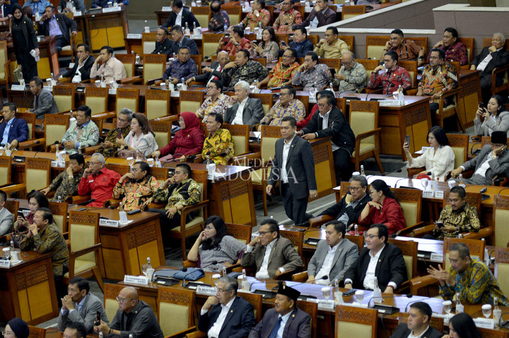 Anggota dewan memenuhi ruang paripurna penetapan Alat Kelengkapan Dewan (AKD) di Gedung Nusantara II, Kompleks Parlemen Senayan, Jakarta.