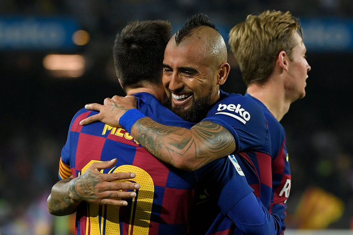 Arturo Vidal mengembalikan keunggulan Barca pada menit ke-29 menuntaskan umpan matang Lionel Messi. 
