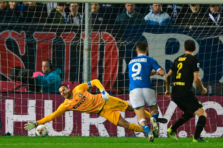 Tuan rumah akhirnya berhasil memperkecil keteringgalan menjadi 1-2 akibat gol bunuh diri Milan Skriniar, setelah terjadi kemelut di depan gawang  Samir Handanovic.