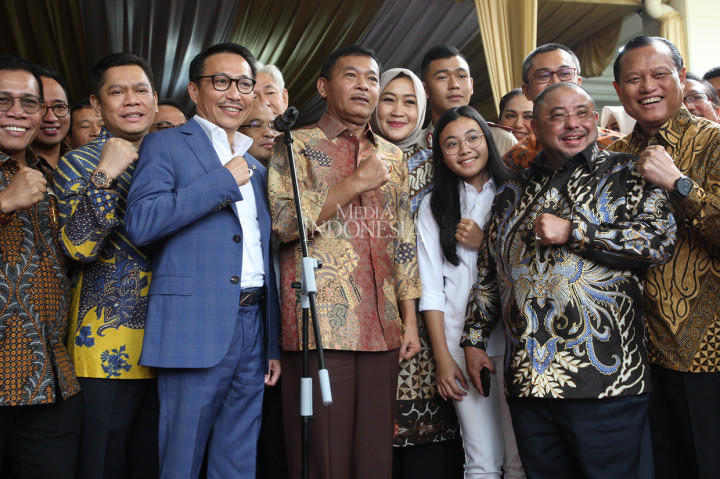 Kunjungan Ketua dan sejumlah anggota Komisi III DPR ke kediaman Kabareskrim Polri ini merupakan rangkaian dari proses fit and proper test atau uji kelayakan calon Kapolri.