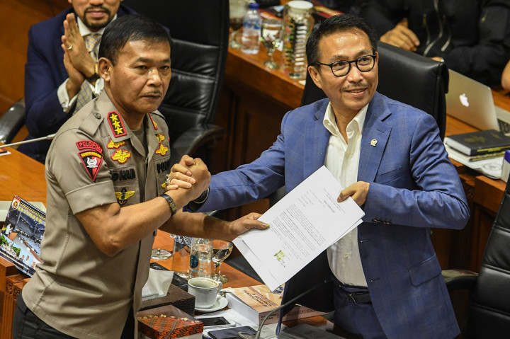 Setelah keputusan Tingkat I itu disepakati maka pimpinan Komisi III DPR, katA Herman, pihaknya akan bersurat kepada pimpinan DPR untuk bisa diambil keputusan Tingkat II di Rapat Paripurna DPR RI, Kamis (31/10).