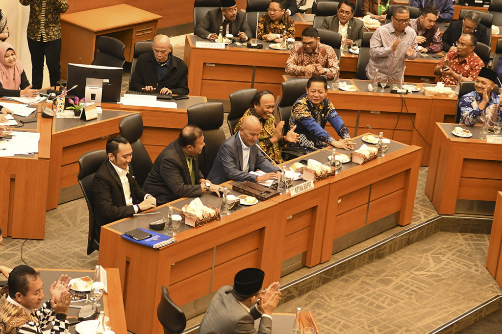 Said tak sendirian. Kerjanya akan dibantu dengan empat orang wakil ketua yakni Muhidin Moh. Said dari Partai Golkar, Rusdi Maseh dari Fraksi Partai NasDem, Cucun A Syamsurijal dari Fraksi PKB, serta Edhy Baskoro Yudhoyono alias Ibas dari Fraksi Partai Demokrat. 