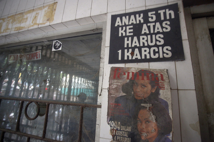 Kondisi loket bioskop Atoom Theater yang terbengkalai di Citeureup, Kabupaten Bogor, Jawa Barat, Rabu, 30 Oktober 2019. Sutradara Joko Anwar ingin mengajak penonton merasakan pengalaman berbeda menonton film Perempuan Tanah Jahanam (PTJ).