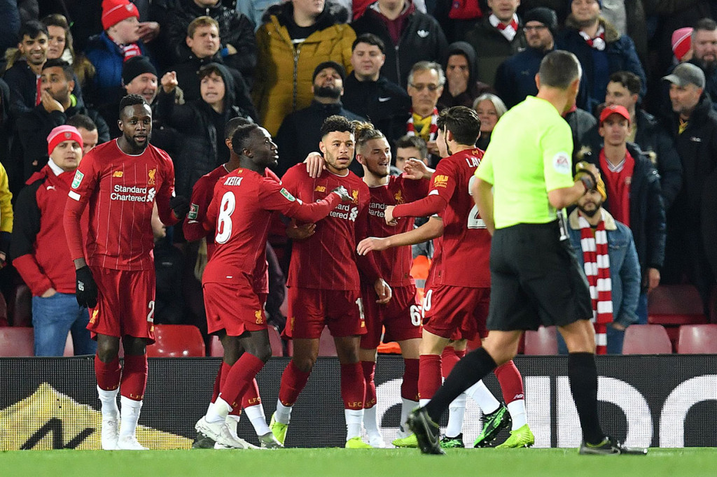 Di waktu normal Liverpool unggul terlebih dahulu saat laga baru berjalan enam menit akibat gol bunuh diri Skhodran Mustafi yang salah mengantisipasi crossing Alex Oxlade-Chamberlain.