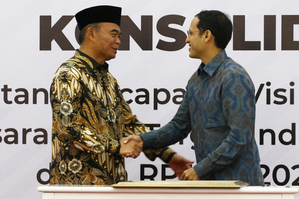 Para menteri yang turut hadir adalah Mendikbud Nadiem Makarim, Menag Fachrul Razi, Menpora Zainuddin Amali, Menteri PPPA I Gusti Bintang Puspayoga, Menteri Sosial Juliari Batubara, Wamenag Zainut Tauhid, dan Kepala BNPB Doni Monardo. Turut hadir Kepala BPJS Fachmi Idris, Kepala Badan Arsip Nasional Mustari Irawan, serta para Dirjen dari sejumlah kementerian di bidang PMK.