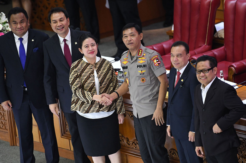 Rapat dipimpin oleh Ketua DPR Puan Maharani. Dia didampingi oleh Wakil Ketua DPR Aziz Syamsuddin, Wakil Ketua Sufmi Dasco Ahmad, Wakil Ketua Rachmat Gobel dan Wakil Ketua Muhaimin Iskandar.