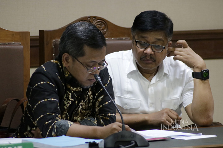 Terpidana kasus korupsi penyalahgunaan kewenangan untuk penerbitan izin usaha pertambangan (IUP) di Sulawesi Tenggara, Nur Alam mengikuti sidang peninjauan kembali (PK) atas vonis perkara korupsi yang menjeratnya di Pengadilan Negeri Jakarta Pusat.