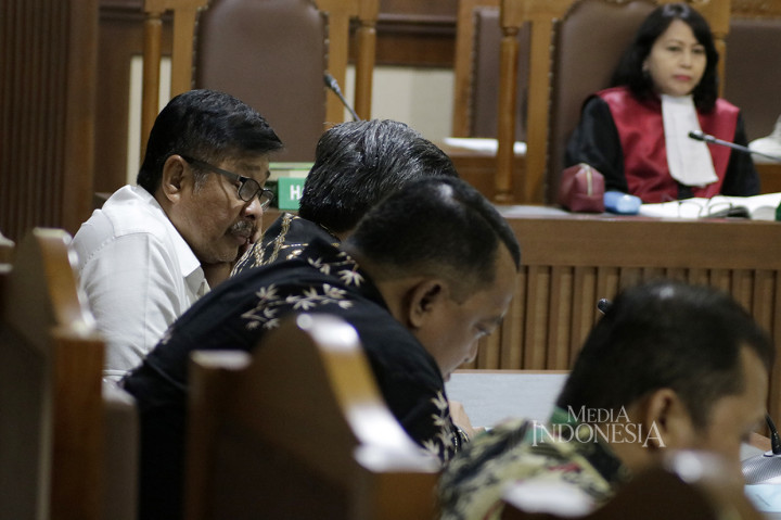 Mantan Gubernur Sulawesi Tenggara itu mengajukan PK usai dijatuhi vonis 12 tahun penjara di Pengadilan Tipikor Jakarta, namun vonis tersebut diperberat pada tingkat banding menjadi 15 tahun penjara di Pengadilan Tinggi DKI Jakarta.