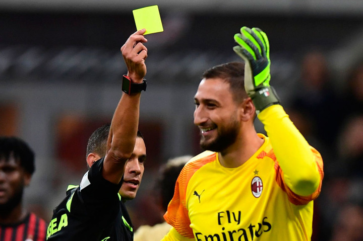 Kiper Milan Gianluigi Donnarumma diganjar kartu kuning oleh wasit setelah terlibat perselisihan dengan pemain lawan. Tidak ada gol hingga babak pertama usai.