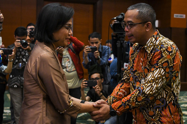 Suryo mengawali karir Pegawai Negeri Sipil sebagai pelaksana di Kementerian Keuangan di Sekretariat Direktorat Jenderal Pajak, Direktorat Jenderal Pajak pada 1993. Pria berkacamata ini kemudian menjabat sebagai Kepala Seksi PPN Industri pada 1998 dan Kepala Seksi Pajak Penghasilan Badan pada 2002. 
