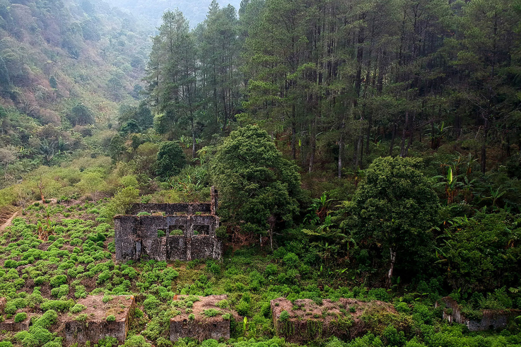 Stasiun Radio Malabar merupakan stasiun radio terbesar pada jamannya yang dibumihanguskan pada 1946 agar tidak dikuasai lagi oleh Belanda. 