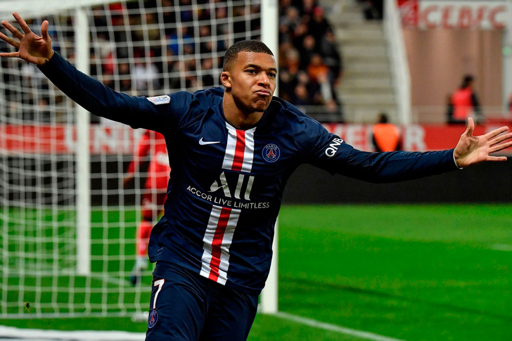 Mbappe melakukan selebrasi usai menjebol gawang Dijon.