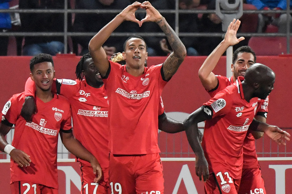 Dan pemain timnas Venezuela Jhonder Cadiz mencetak gol kemenangan Dijon pada menit ke-47.