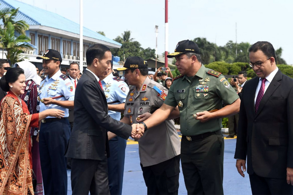 
Dengan menggunakan pesawat kepresidenan Indonesia-1, Presiden dan Ibu Iriana beserta rombongan lepas landas dari Pangkalan TNI AU Halim Perdanakusuma, Jakarta, Sabtu, 2 November 2019 pukul 09.40 WIB.
