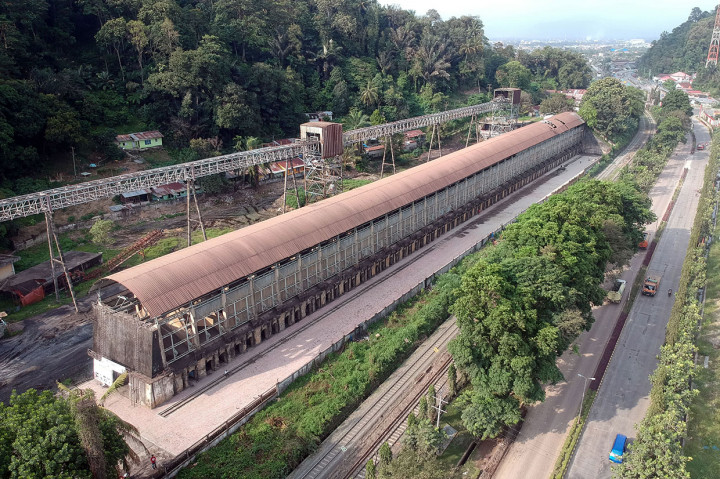 Silo Gunung atau disebut juga area 'Areal C Coal Storage Facility at Emmahaven Port' merupakan tempat penampungan terakhir batu bara yang diangkut dari Sawahlunto dengan luas area 2,5 hektare. Batu bara yang diangkut dengan kereta api dibongkar di Silo Gunung untuk kemudian dinaikkan ke kapal di Pelabuhan Teluk Bayur.