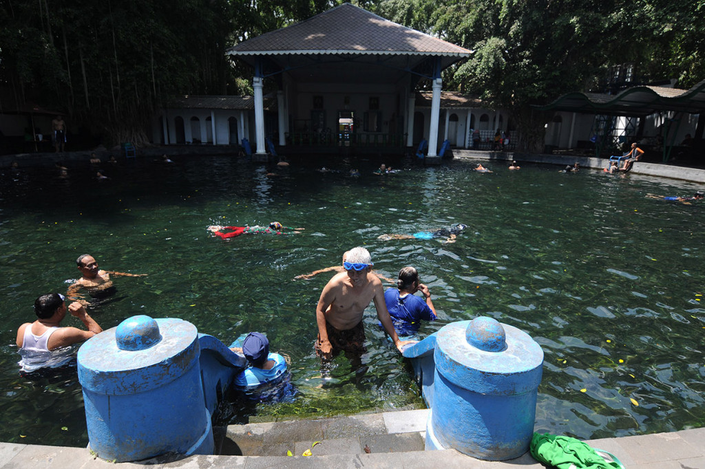 Saat musim kemarau ini pengunjung baik dalam dan luar kota memanfaatkan wisata air Umbul Ngabean yang dulunya sebagai tempat pemandian Raja Surakarta yakni Pakubuwana X itu untuk dinikmati kesegaran air umbul yang masih jernih. 