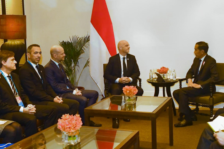 Lebih jauh Presiden menjelaskan bahwa Indonesia tengah mempersiapkan 10 stadion yang tersebar di pulau Sumatera, Jawa, dan Bali sebagai lokasi pertandingan.