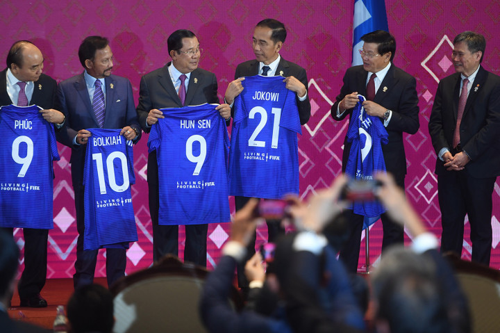 Berbeda dengan negara lainnya, Presiden Jokowi mendapat nomor punggung 21 yang bermakna keberhasilan Indonesia ditunjuk sebagai tuan rumah Piala Dunia U-20 pada 2021 mendatang. Antara Foto/Akbar Nugroho Gumay