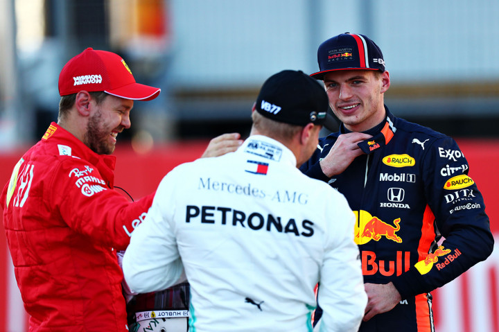 Sementara posisi ketiga dan keempat masing-masing ditempati Max Verstappen (Red Bull) dan Charles Leclerc (Ferrari). Sedangkan rekan setim Bottas, Lewis Hamilton, harus puas start di urutan kelima. AFP Photo/Dan Istitene